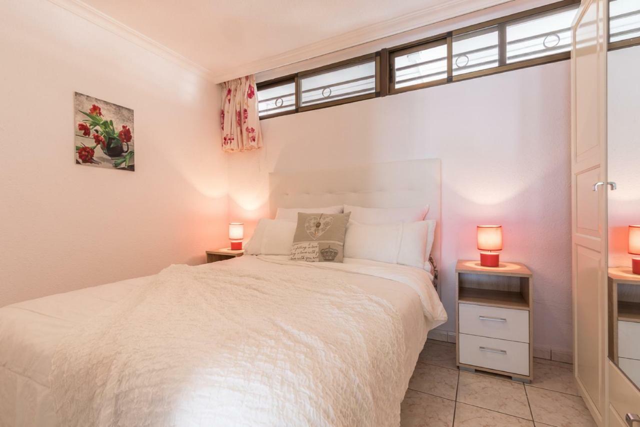 Appartement Sea Breeze In Playa De Americas With Parking